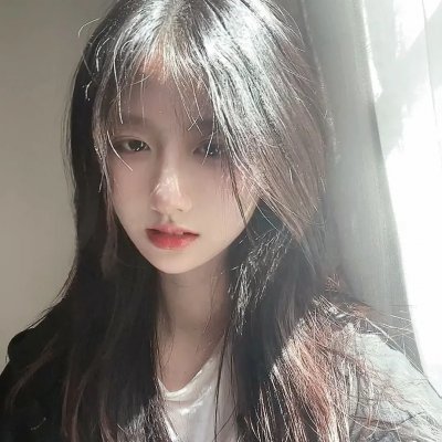 不羁的美女海报